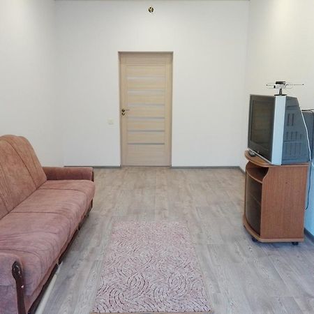 Apartment On Kryvorizhstal Street 35-24 Krivoy Rog Ngoại thất bức ảnh