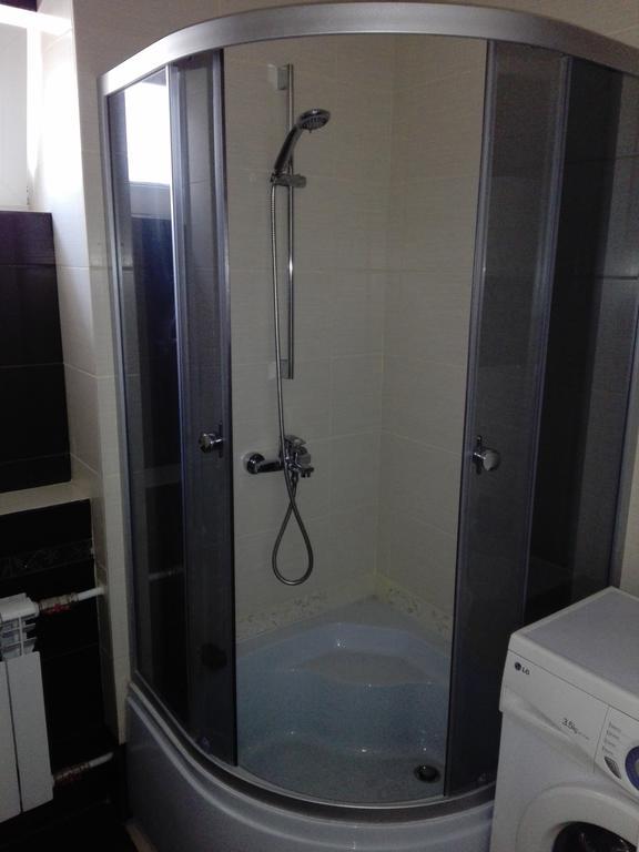 Apartment On Kryvorizhstal Street 35-24 Krivoy Rog Ngoại thất bức ảnh
