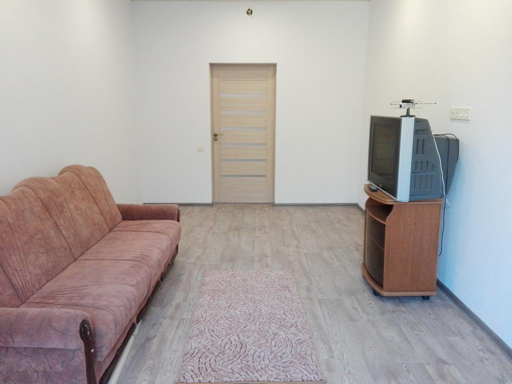 Apartment On Kryvorizhstal Street 35-24 Krivoy Rog Ngoại thất bức ảnh