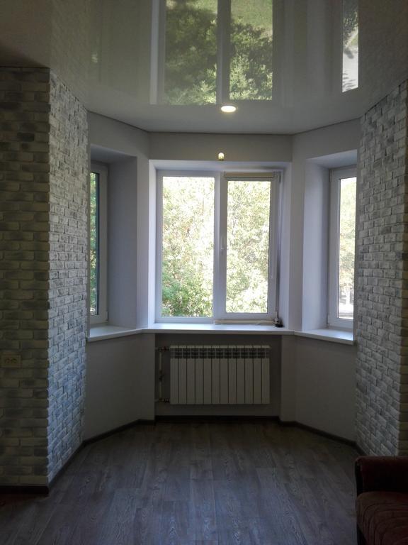 Apartment On Kryvorizhstal Street 35-24 Krivoy Rog Ngoại thất bức ảnh